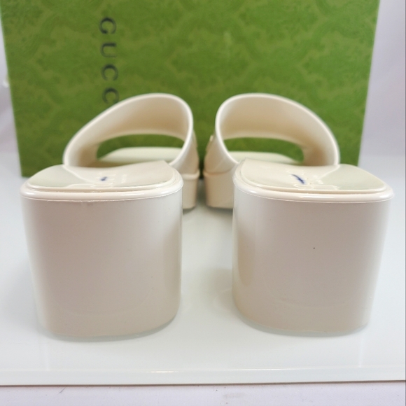 NIB $450 Gucci Logo Women's White Rubber Slide Slip-on Sandals Mules Sz 38 - Picture 8 of 13